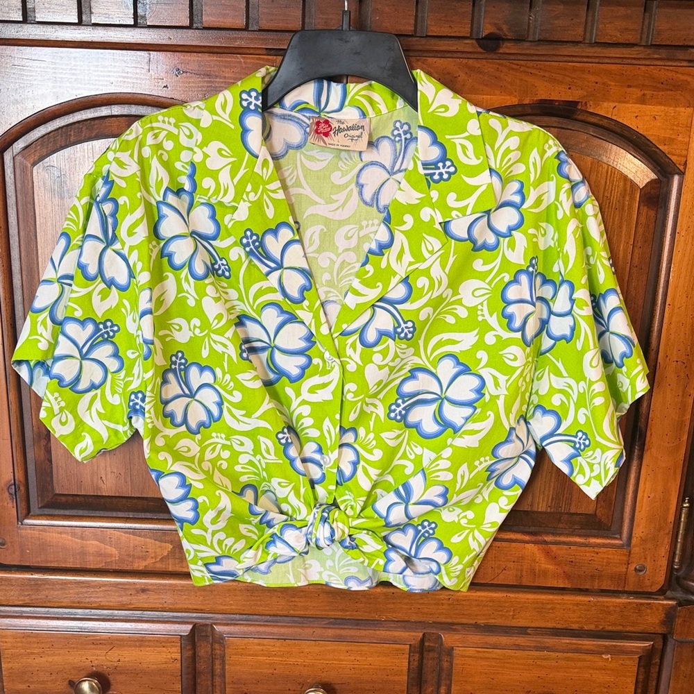 Hilo Hattie Hawaiian Green and Blue Floral crop Top
